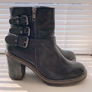 White Mountain heeled combat boots EUC
